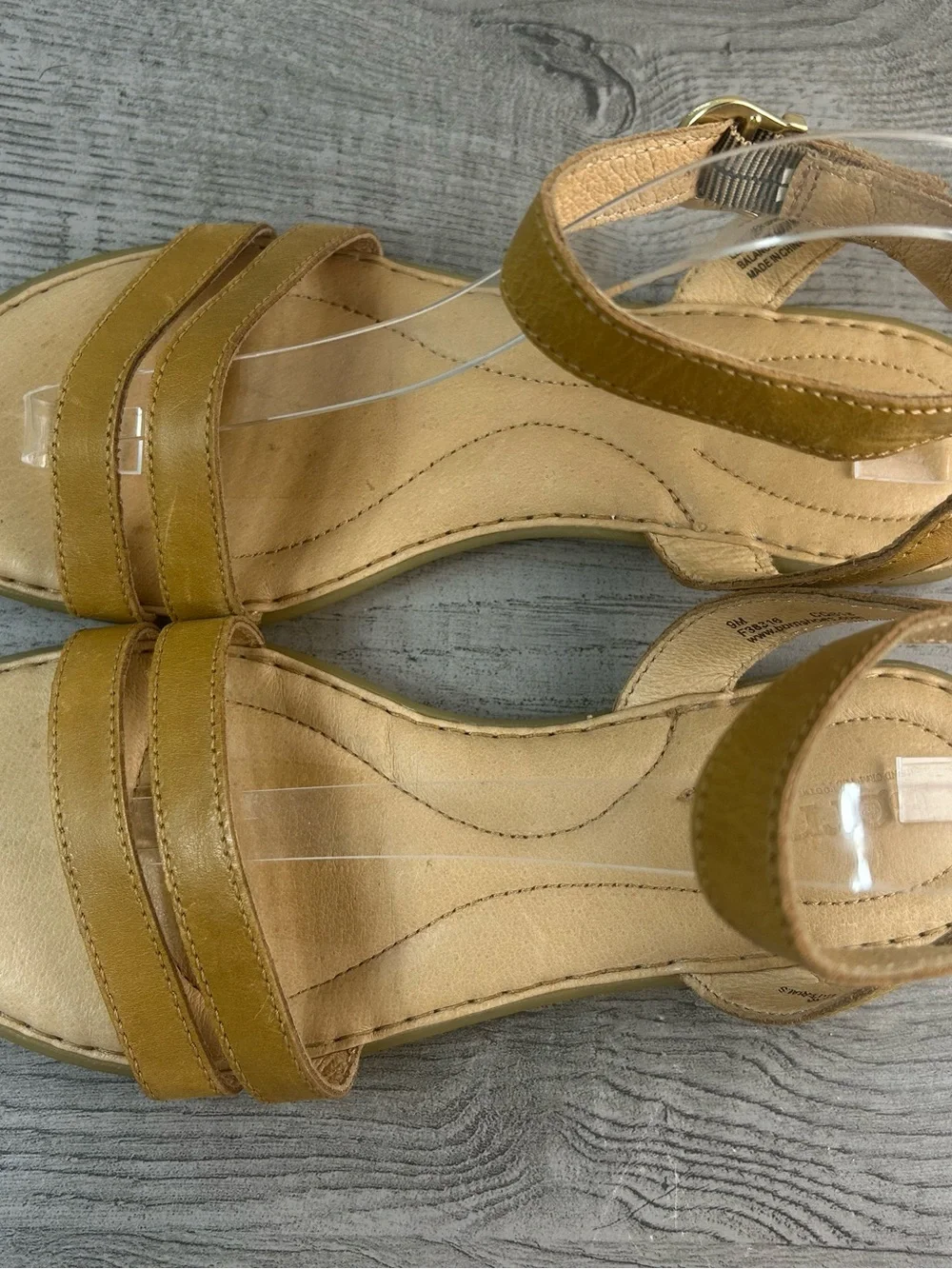 BORN Women’s Size 9 M Tan Leather Strappy Ankle Strap Comfort Sandals